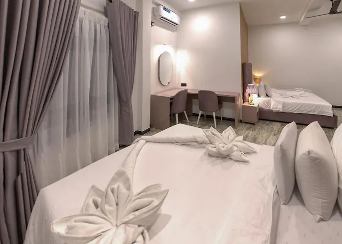 White Land City Hotel